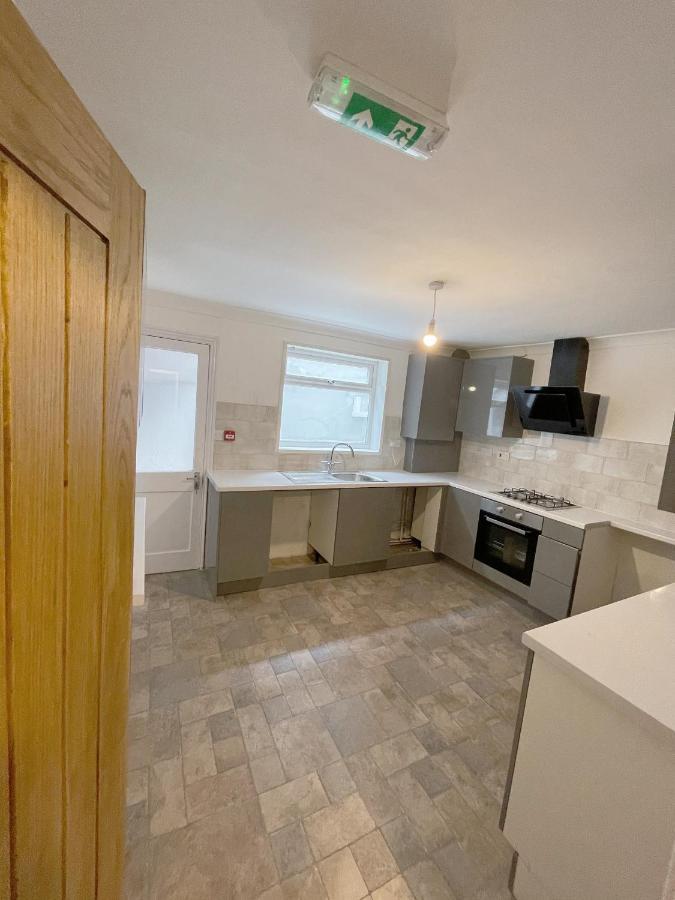 Agyeman Property Aldershot Luaran gambar
